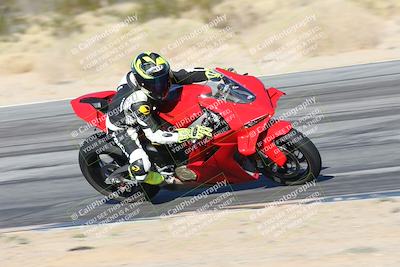 media/Dec-01-2025-Moto Forza (Mon) [[2daa91e15f]]/3-Beginner Group/Session 4 Turn 9/